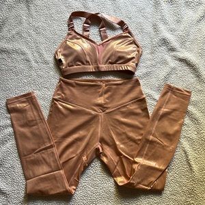 L’URV Sports Bra and Leggings Set